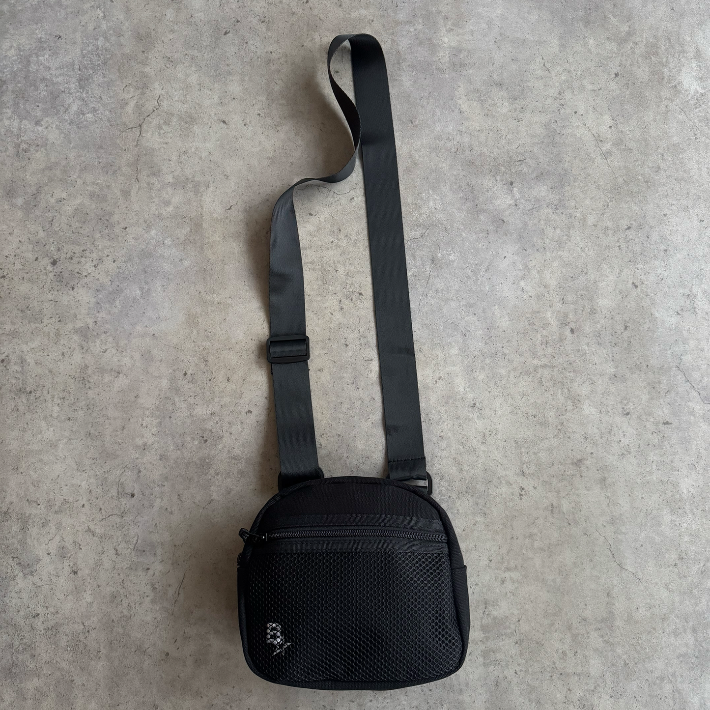 *NEW* B* ESSENTIALS SIDE BAG - BLACK