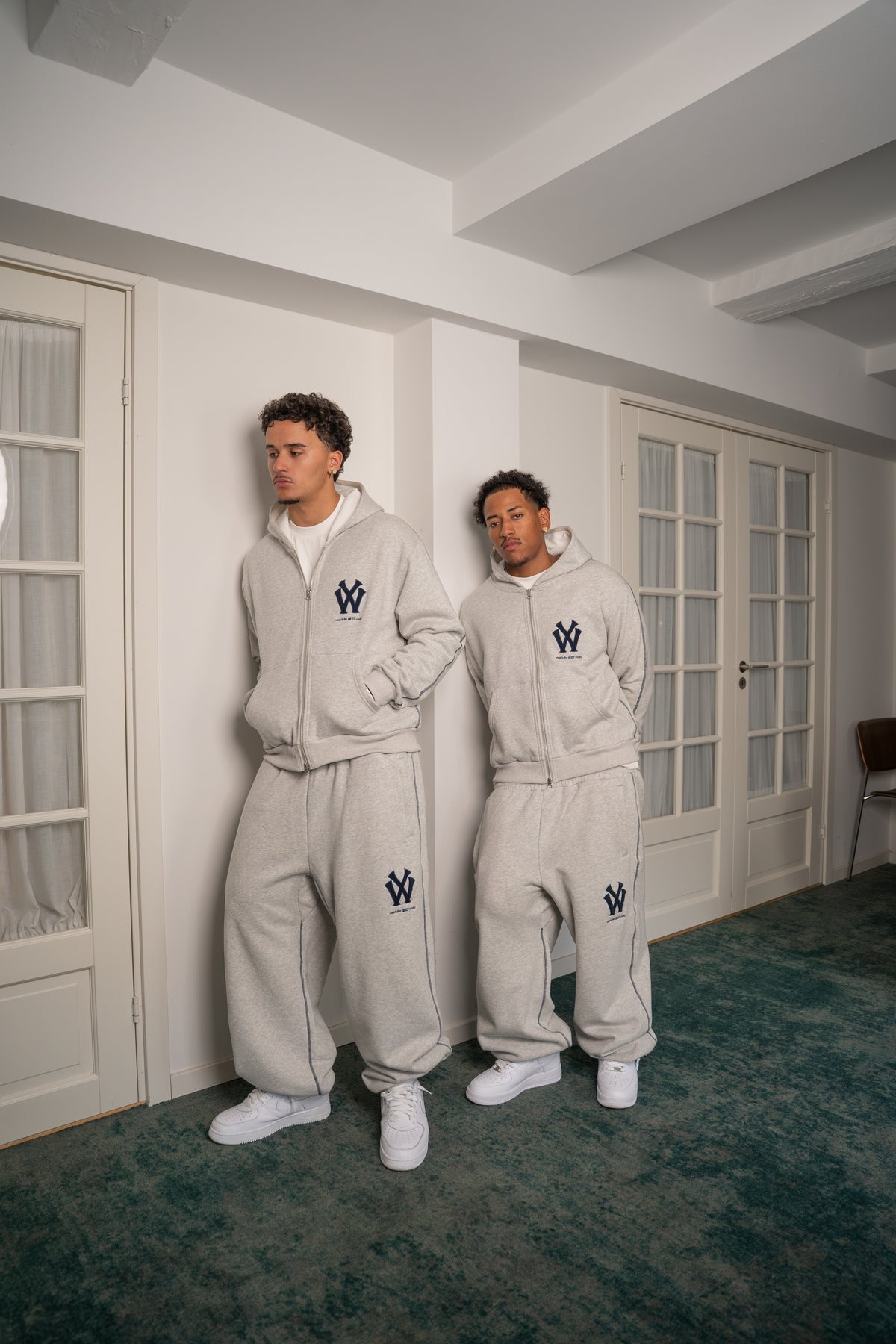 BEST lookbook - Grey WY set, indoors