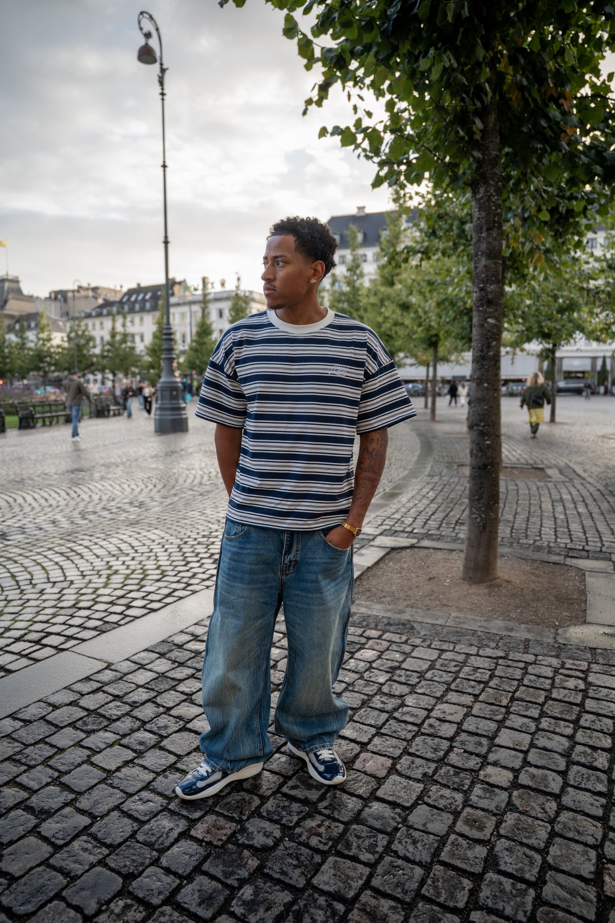 BEST lookbook - Striped tee and baggy jeans, cobbles