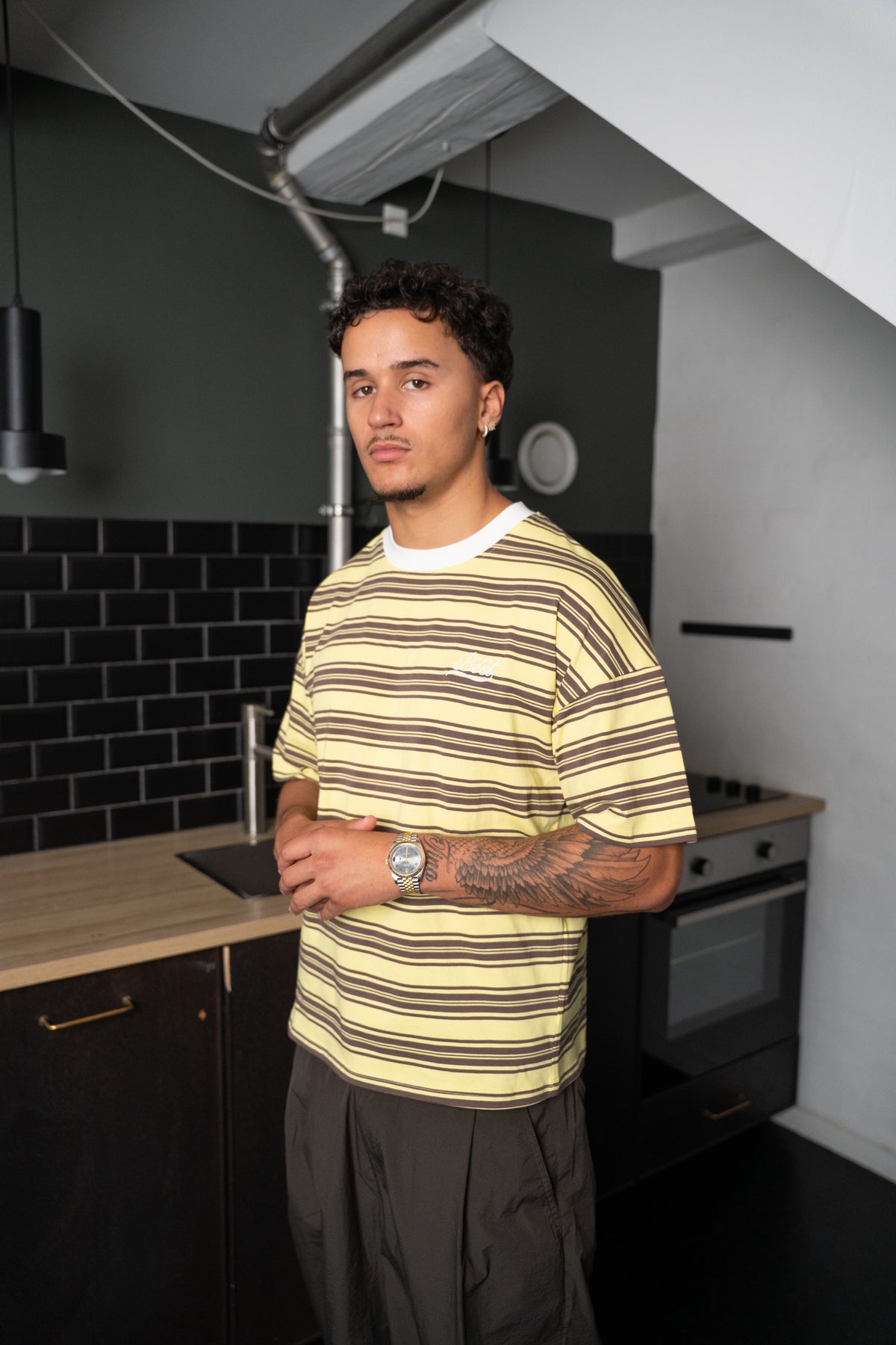 BEST lookbook - Striped tee, kitchen